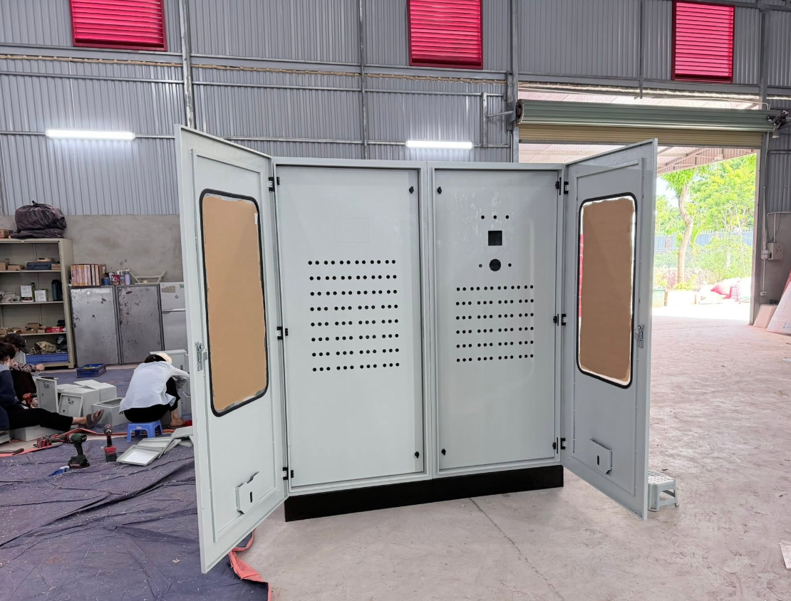 Hệ Thống Tủ Điện Công Nghiệp Cánh Kép